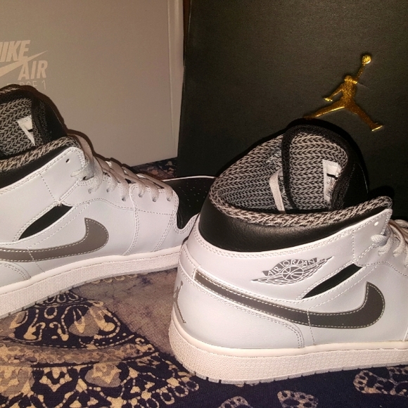 Air Jordan Retro 1 Mid Metallic/white/black/Platinum 554724 032 size 12 - Picture 9 of 10